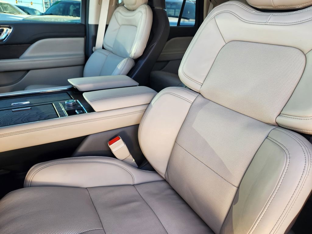 Used 2024 Lincoln Navigator L Reserve image 11