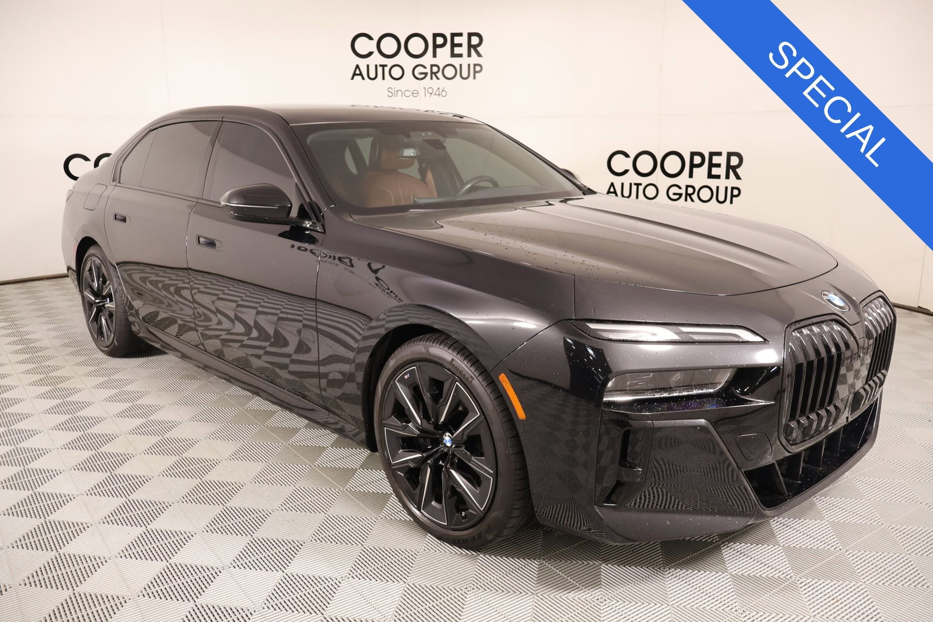 Used 2023 BMW 760i xDrive w/ Luxury Rear Seating Package AWD/4WD image 1