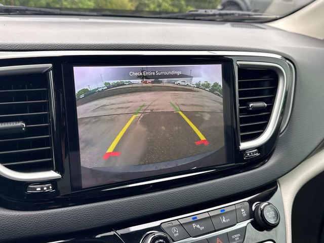 Used 2023 Chrysler Pacifica Touring-L FWD image 35