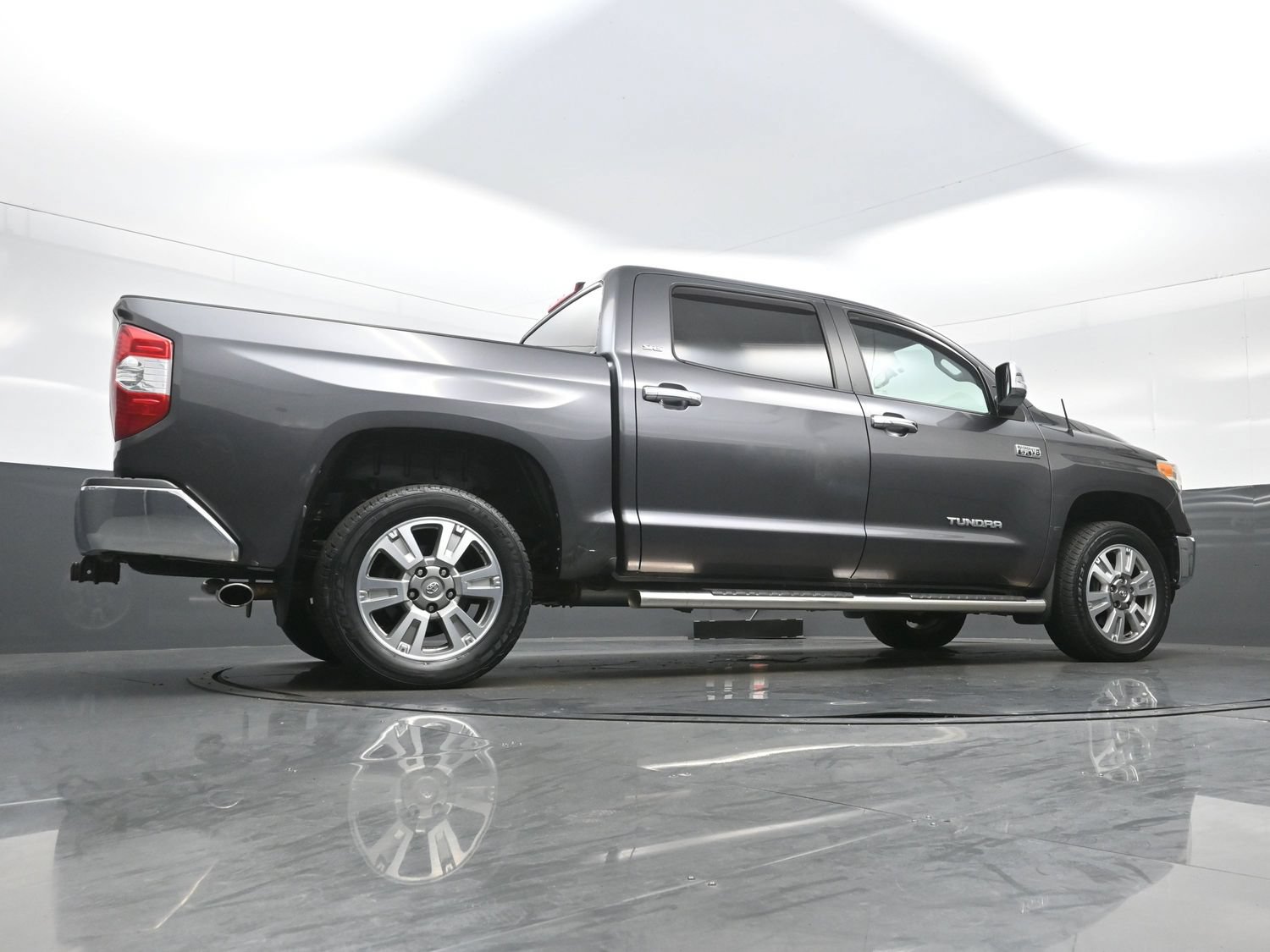 Used 2017 Toyota Tundra SR5 w/ SR5 Upgrade Package AWD/4WD image 33