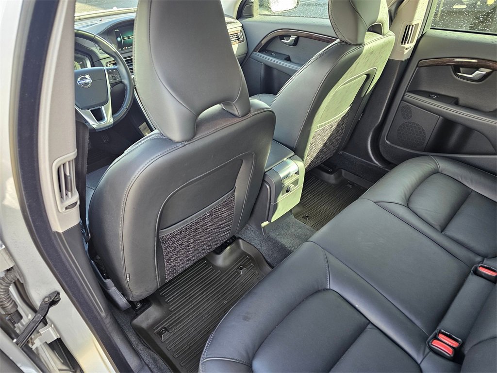 Used 2016 Volvo XC70 T5 Premier w/ Proximity Package image 9