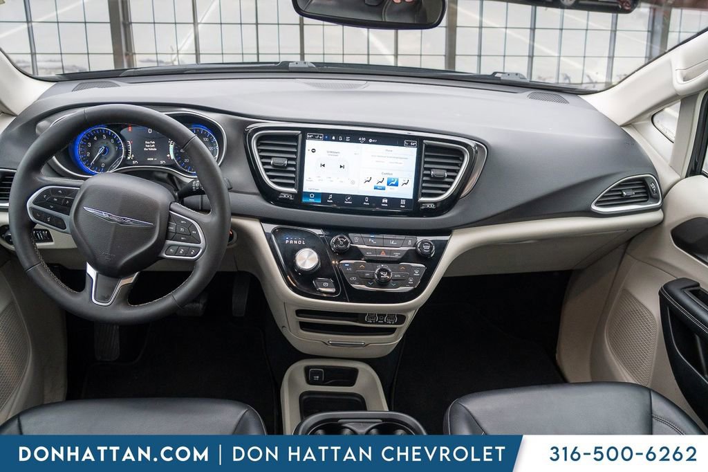 Used 2023 Chrysler Pacifica Touring-L FWD image 5