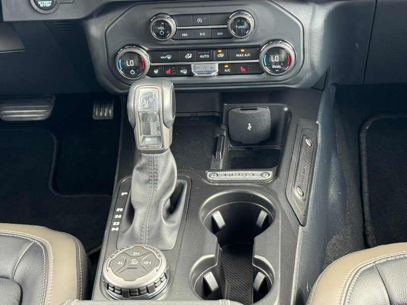 Used 2025 Ford Bronco Outer Banks AWD/4WD image 14