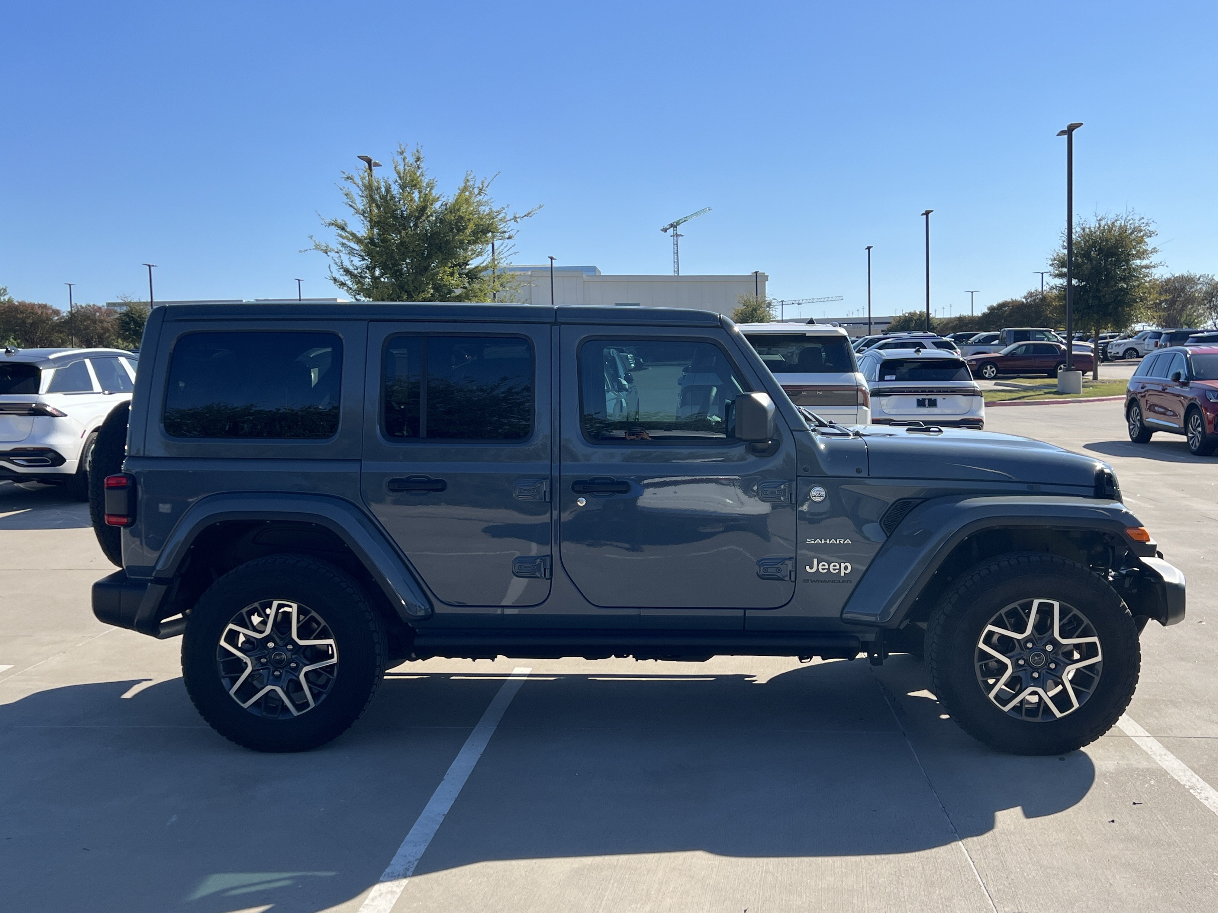 Used 2024 Jeep Wrangler Unlimited Sahara w/ Safety Group AWD/4WD image 10