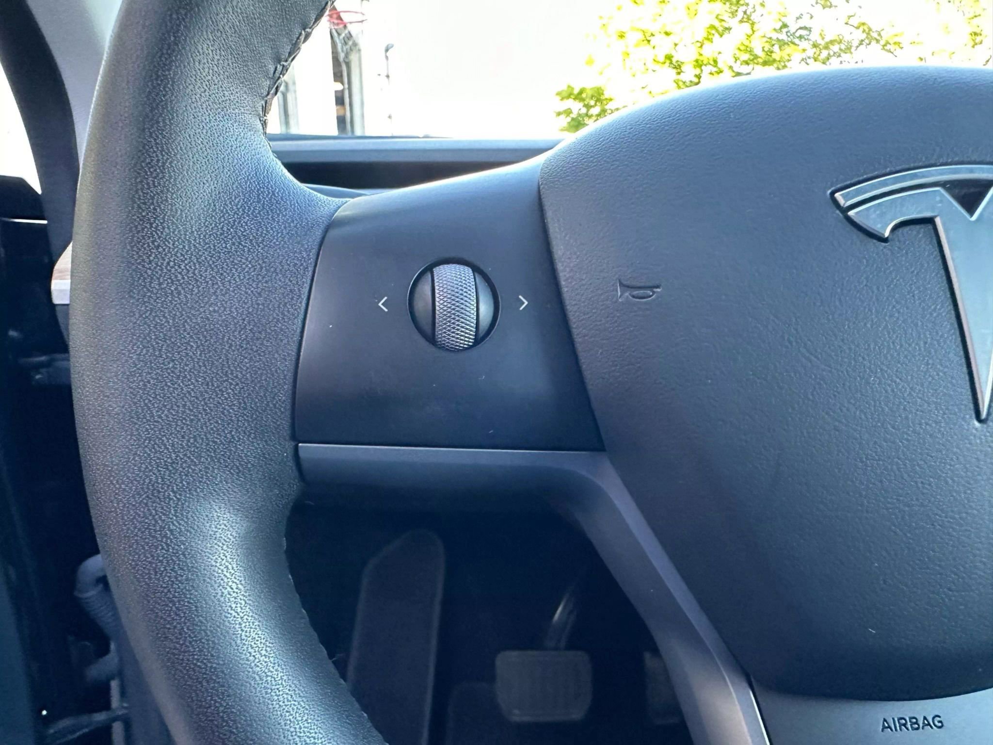 Used 2021 Tesla Model Y Long Range image 17