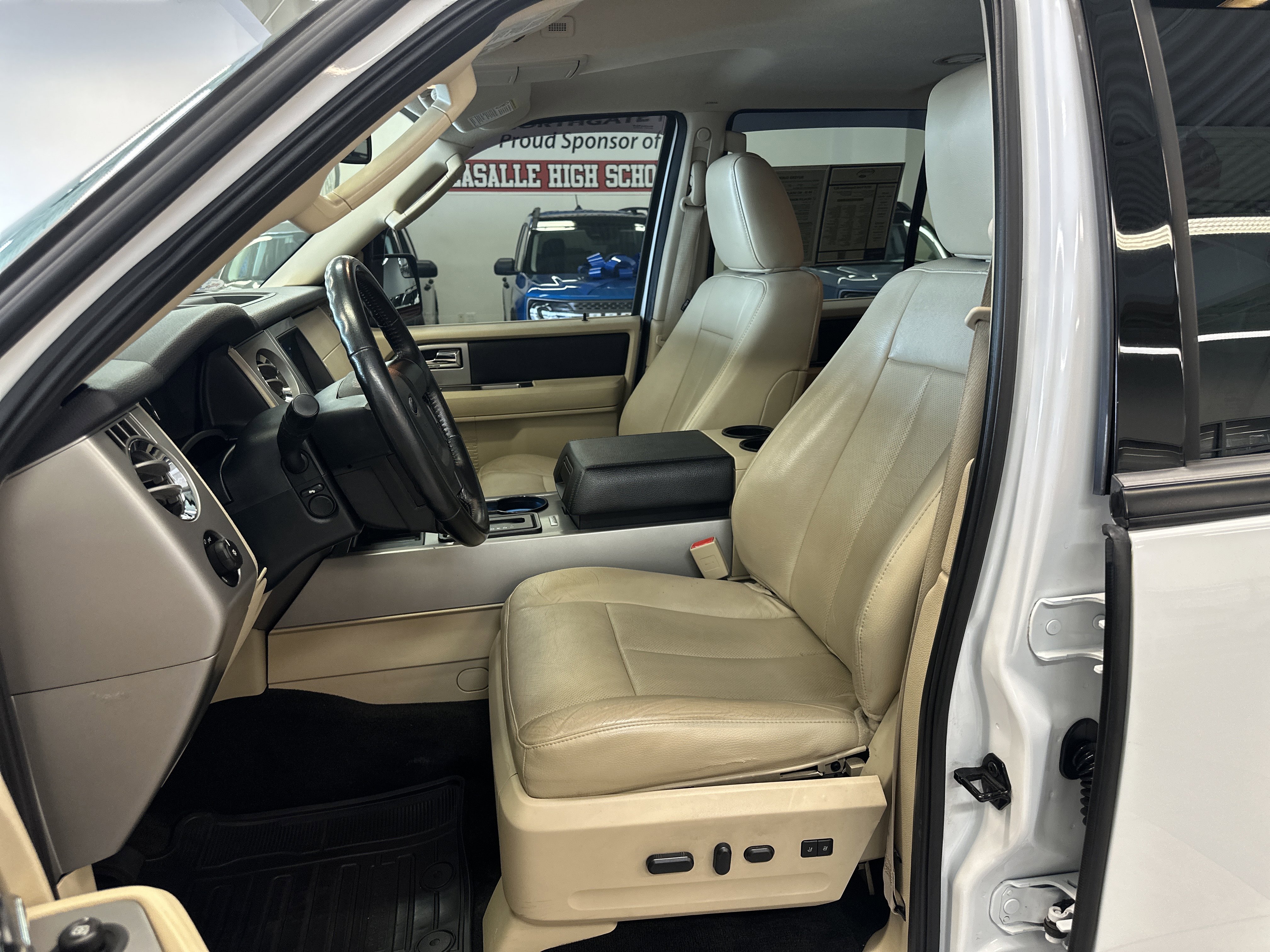 Used 2016 Ford Expedition XLT w/ Equipment Group 202A image 4