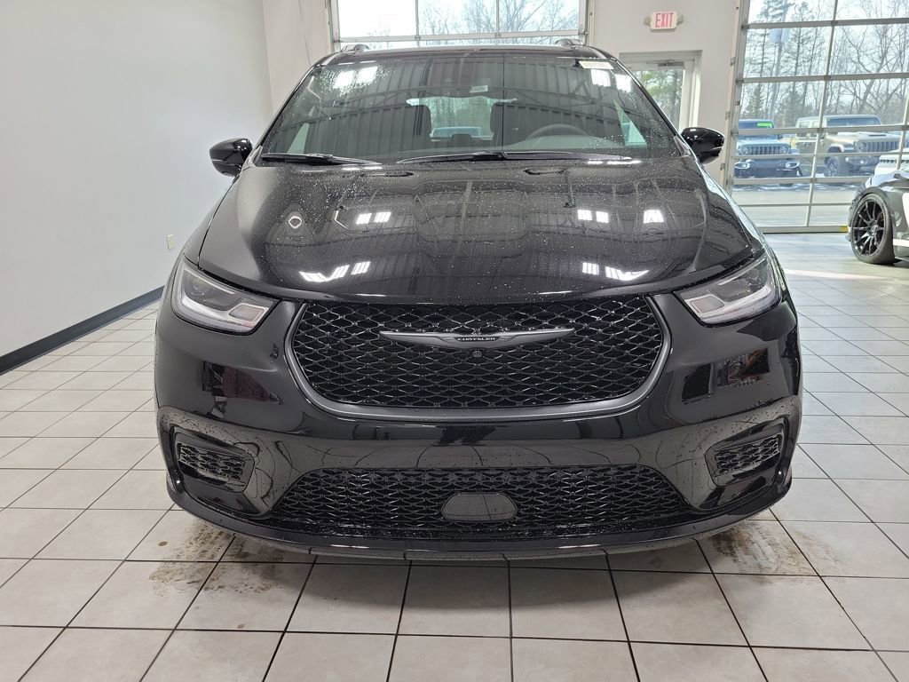 New 2026 Chrysler Pacifica Select w/ S Appearance Package AWD/4WD video 3