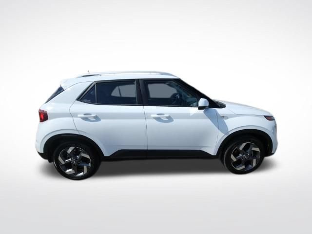 Used 2023 Hyundai Venue SEL FWD image 11