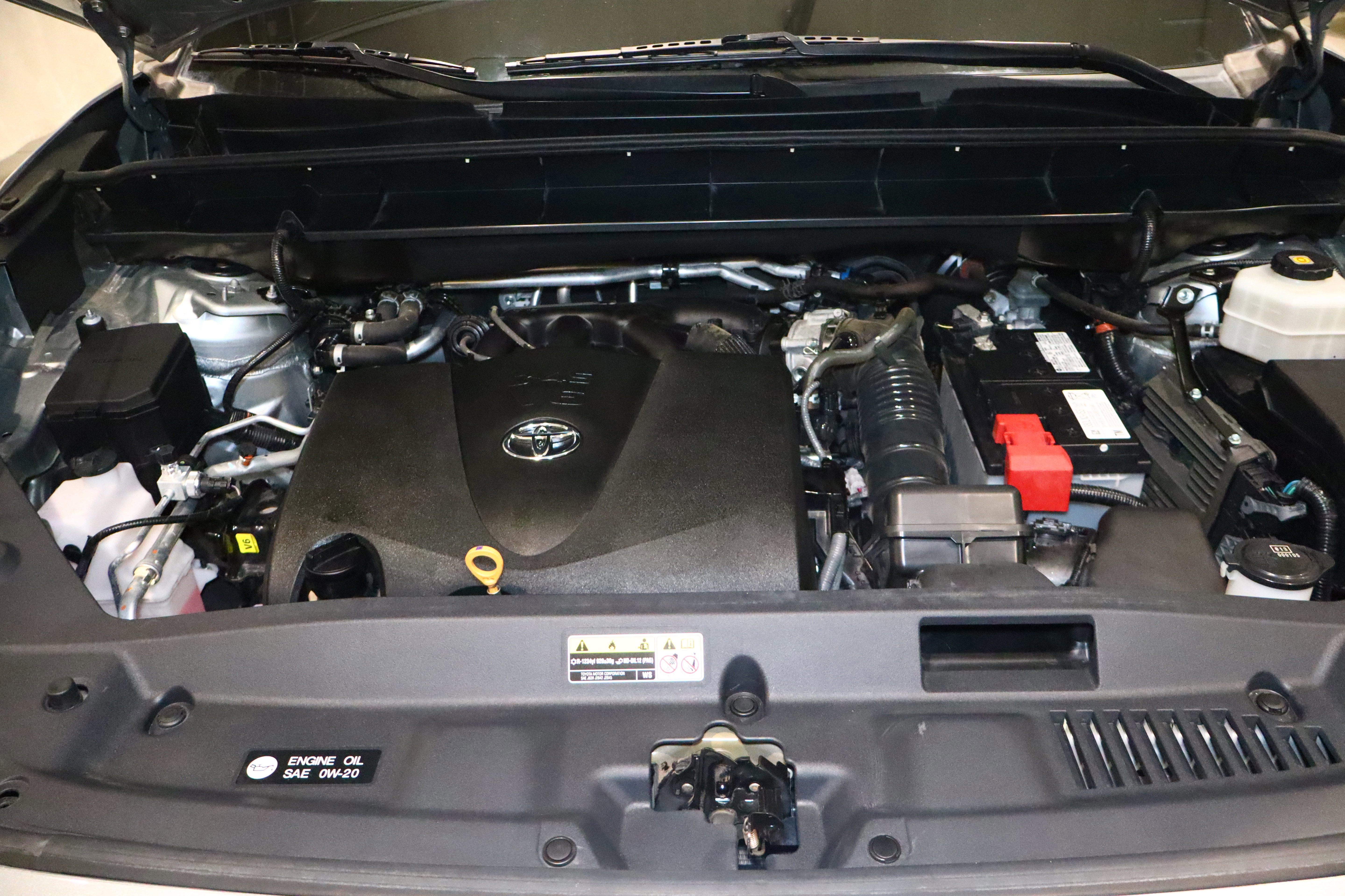 Used 2020 Toyota Highlander LE image 9