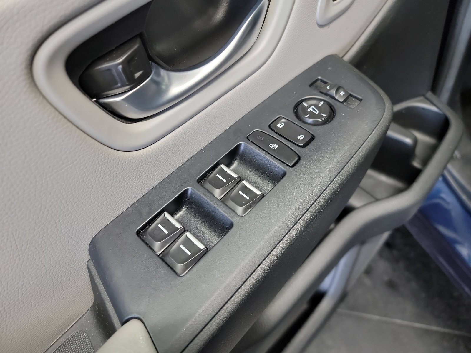 Used 2025 Honda Pilot EX-L image 14