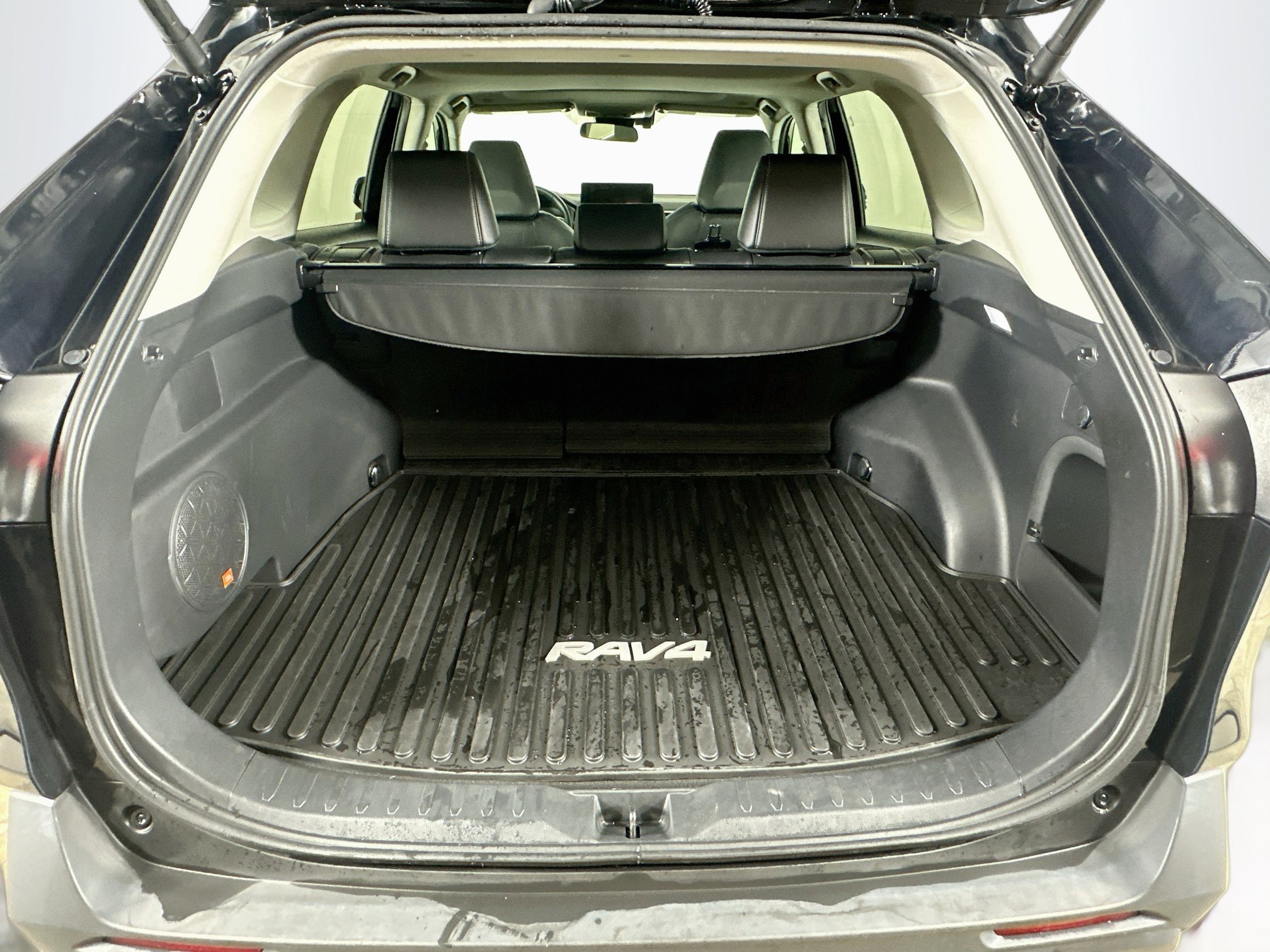 Used 2024 Toyota RAV4 XLE Premium AWD/4WD image 29