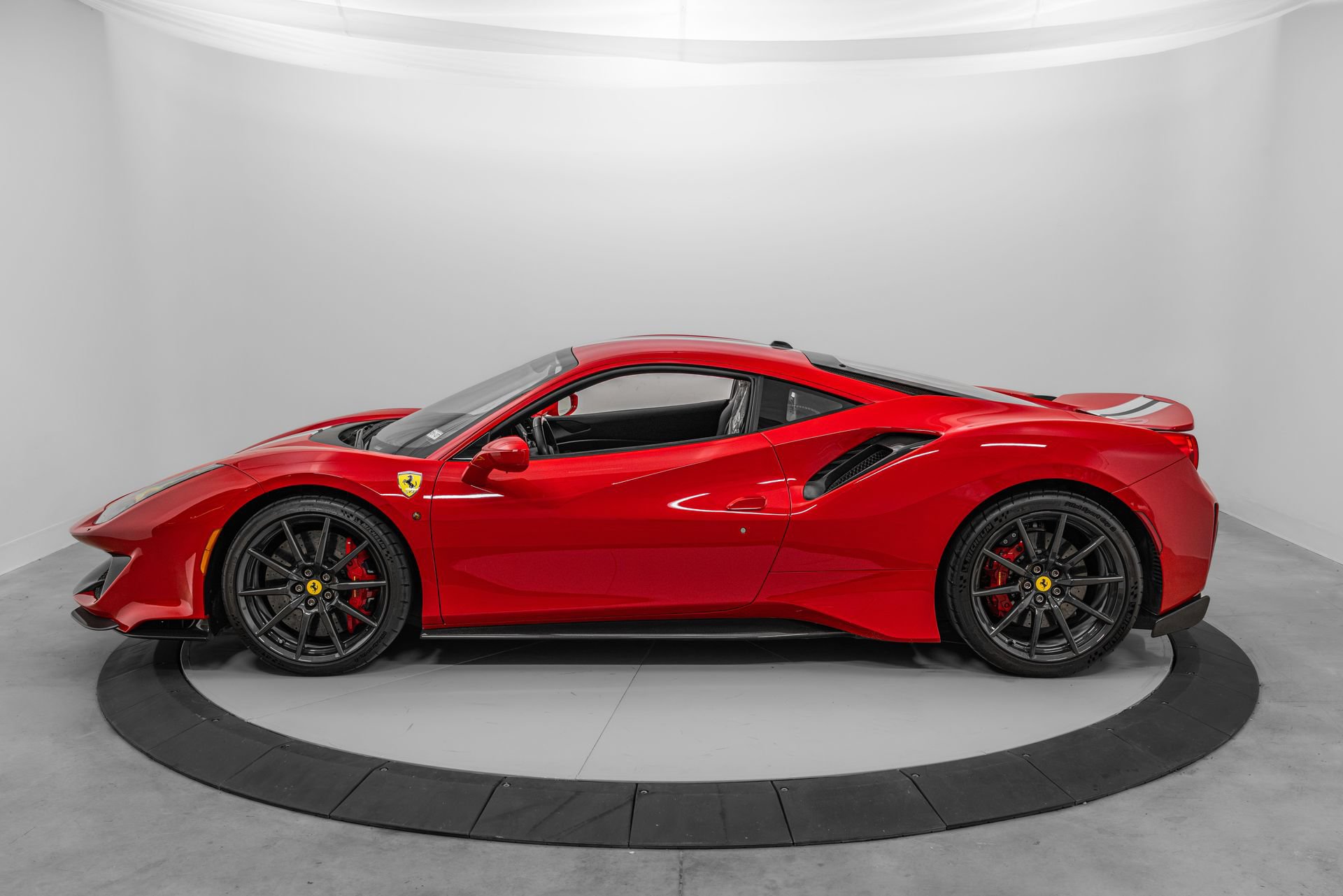 Certified 2020 Ferrari 488 Pista Coupe RWD image 3