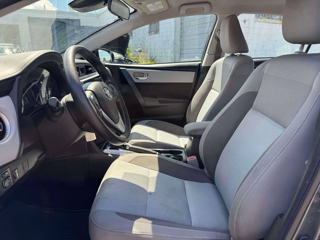 Used 2018 Toyota Corolla LE FWD image 16