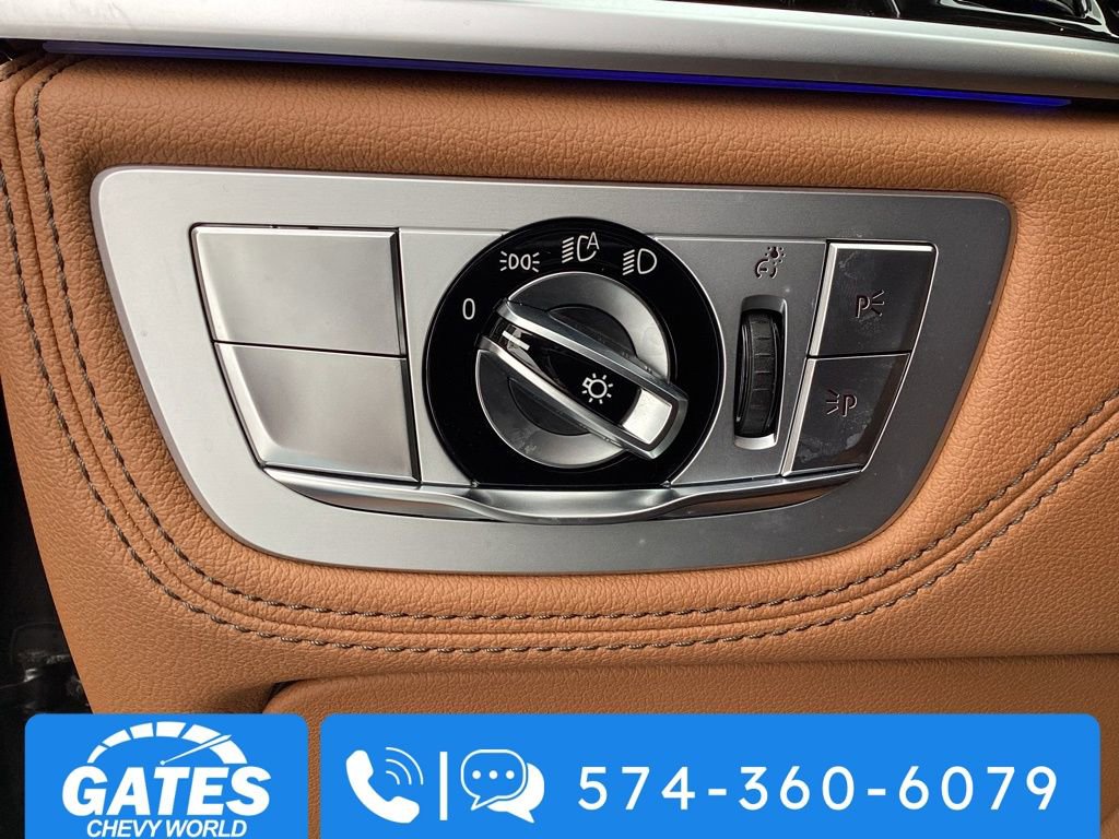 Used 2021 BMW 740i xDrive w/ Premium Package image 27