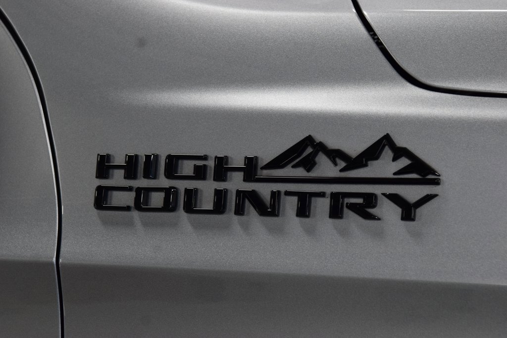 Used 2024 Chevrolet Suburban High Country image 14