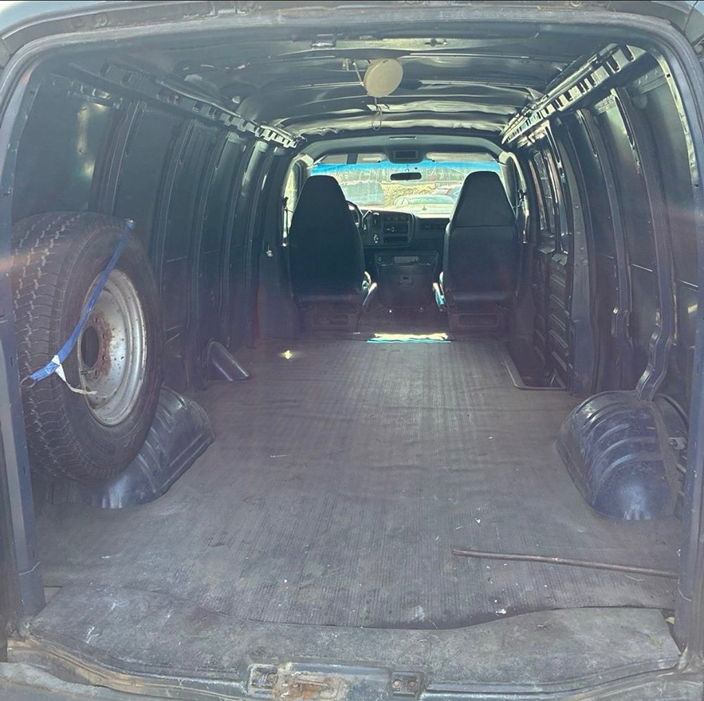 Used 1999 Chevrolet Express 3500 Extended RWD image 26
