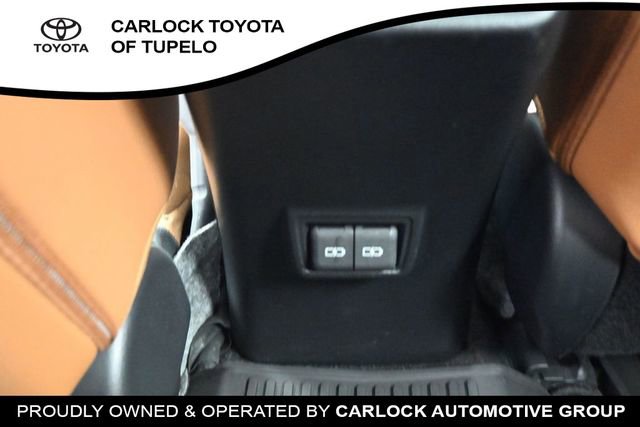 Used 2022 Lexus UX 200 w/ Accessory Package (Z1) FWD image 38