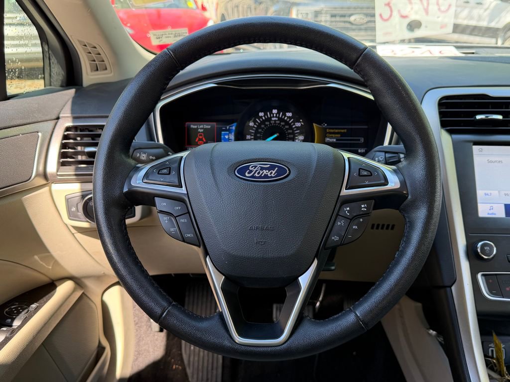Used 2020 Ford Fusion SEL FWD image 24