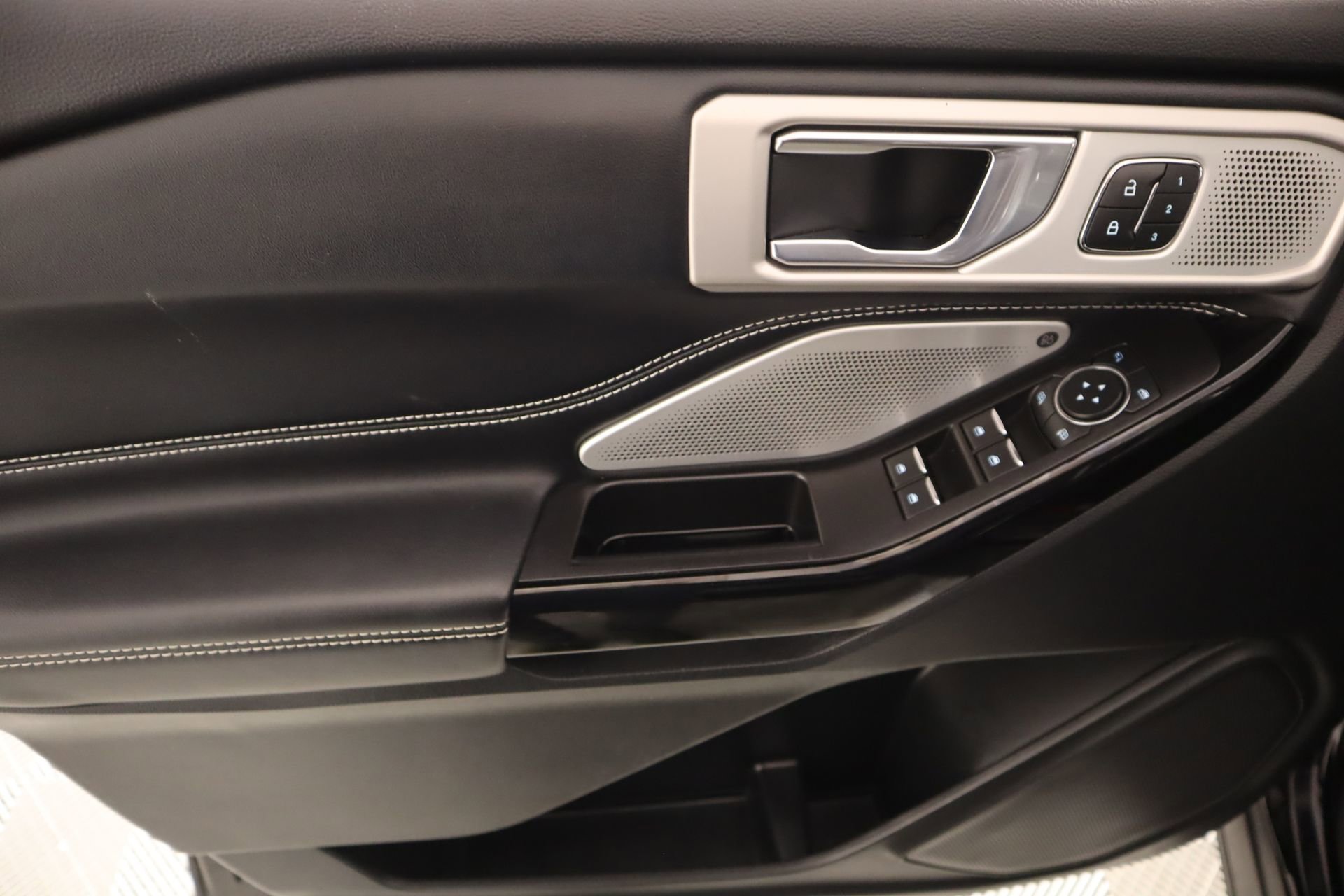 Used 2021 Ford Explorer ST w/ Equipment Group 401A image 18