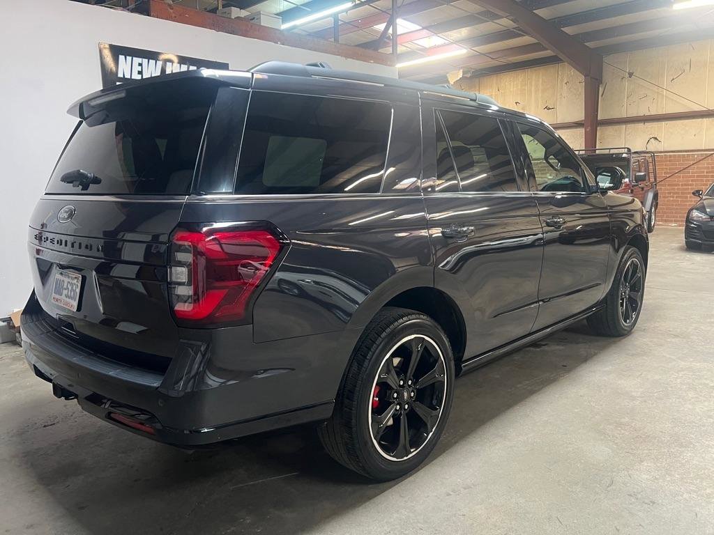 Used 2023 Ford Expedition Limited AWD/4WD image 3