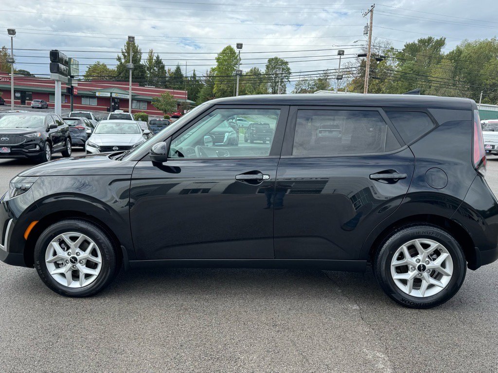 Used 2023 Kia Soul LX w/ LX Technology Package image 5