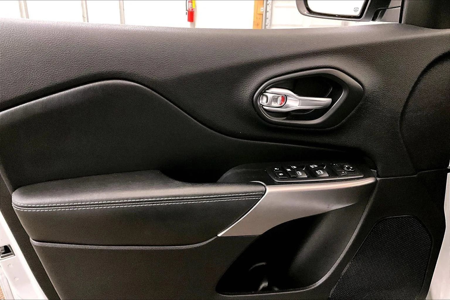 Used 2020 Jeep Cherokee Latitude Plus w/ Cold Weather Group image 22