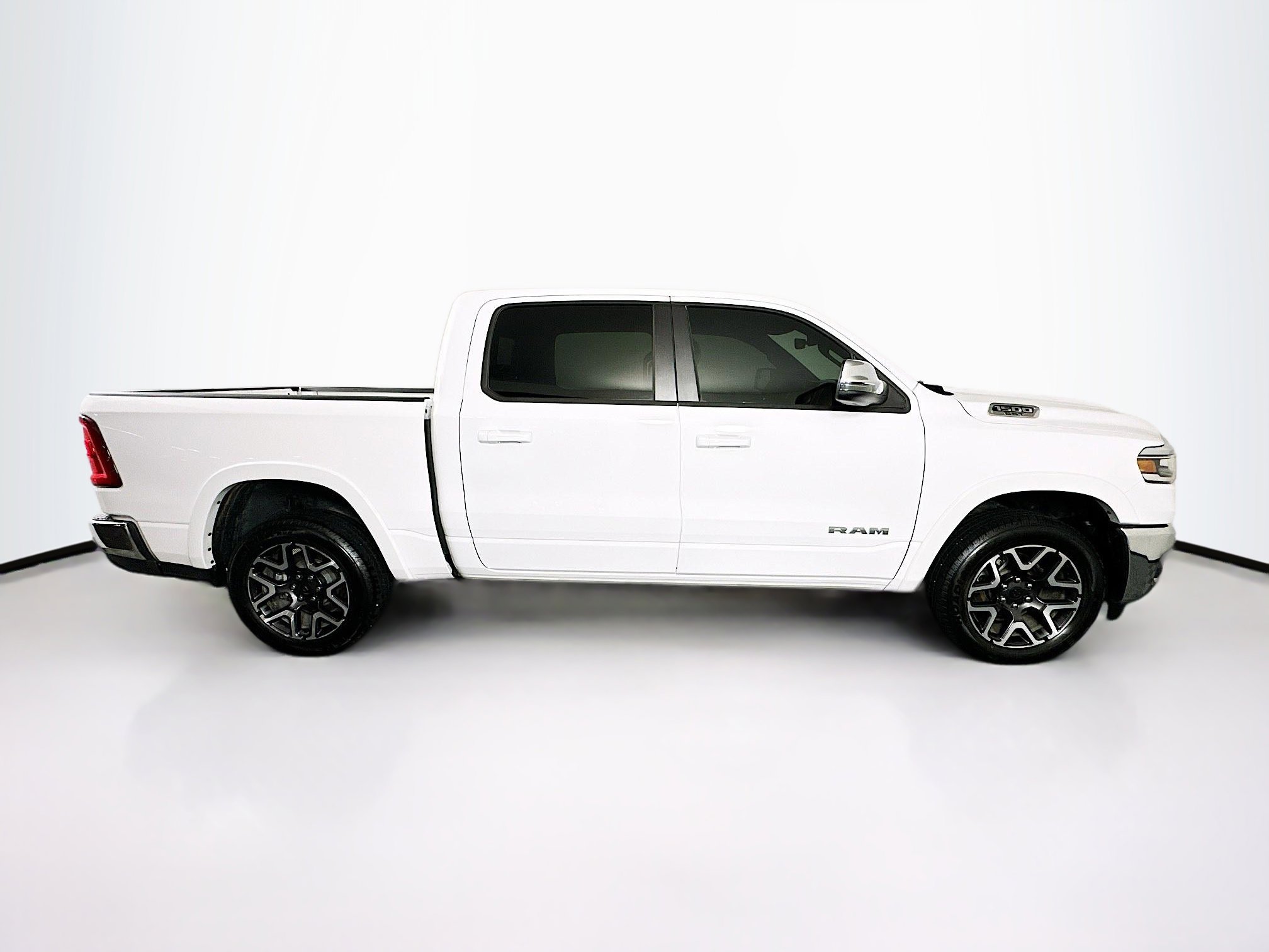 Used 2025 RAM 1500 Laramie AWD/4WD image 10