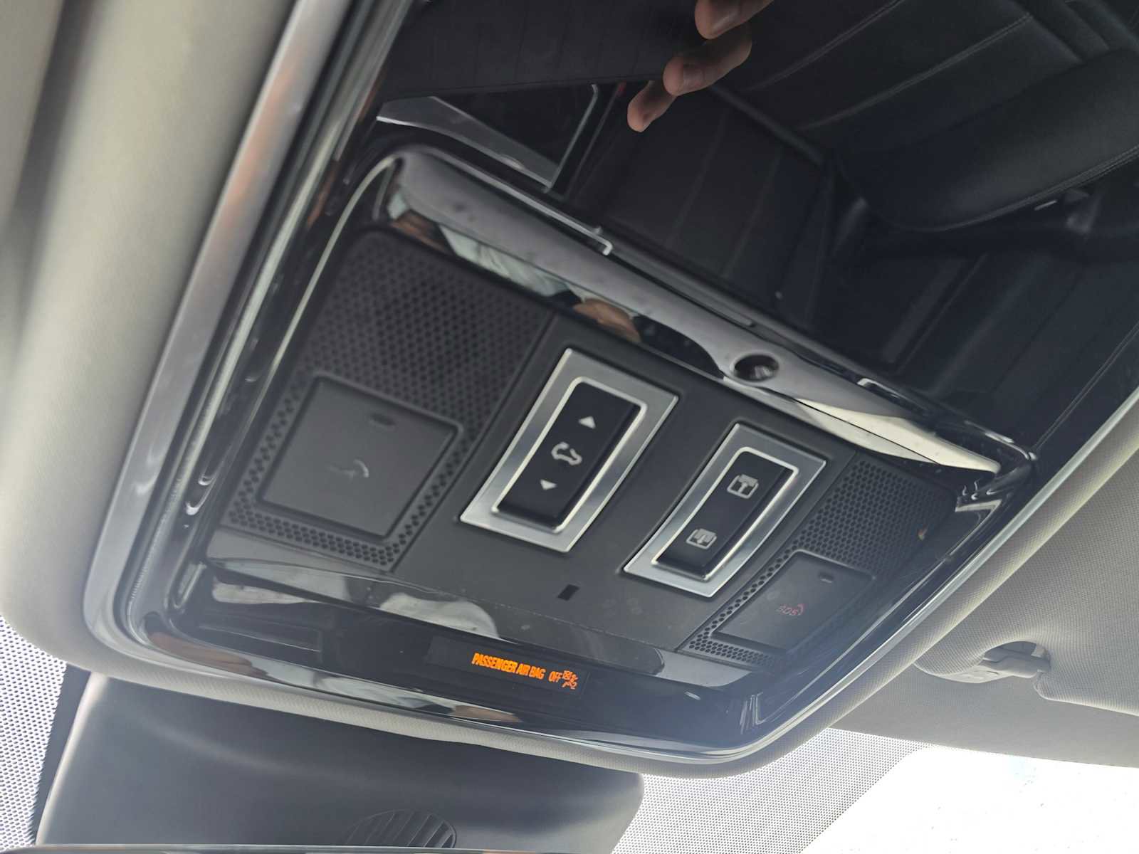 Used 2018 Land Rover Range Rover Velar R-Dynamic SE image 34