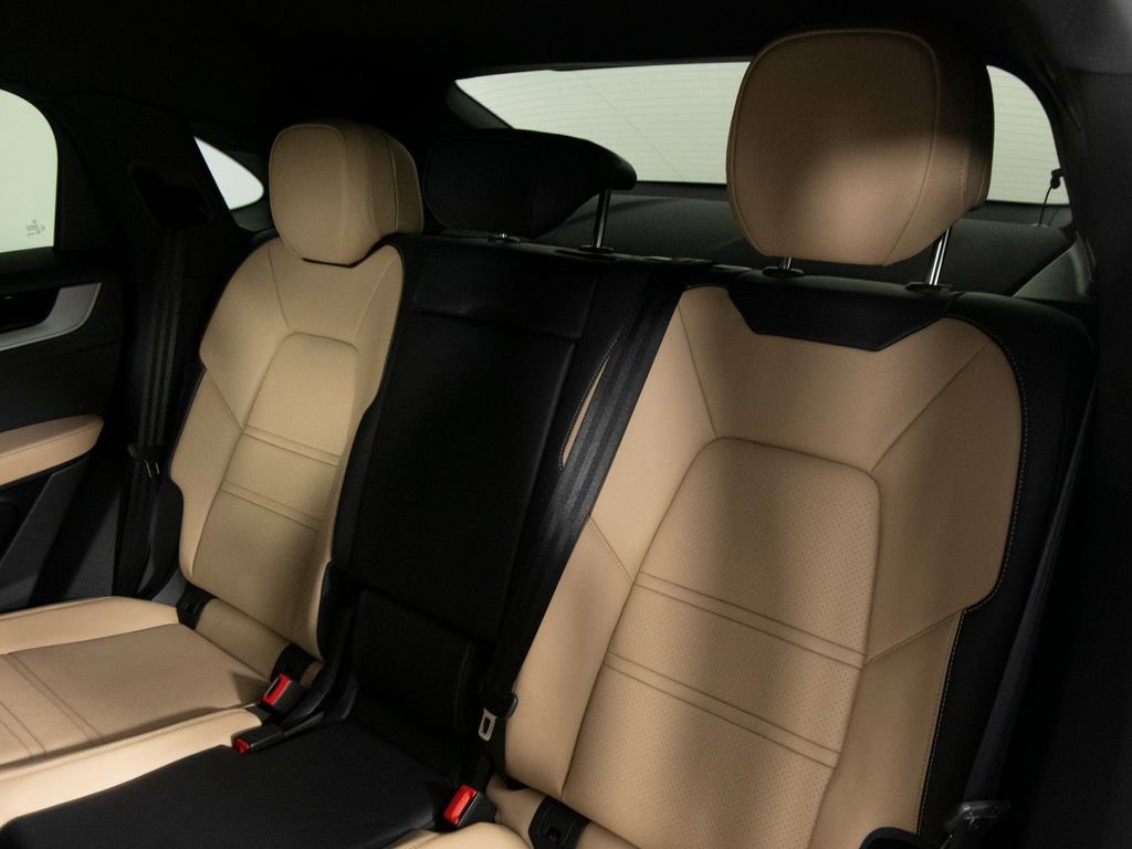 Certified 2025 Porsche Cayenne Coupe image 37