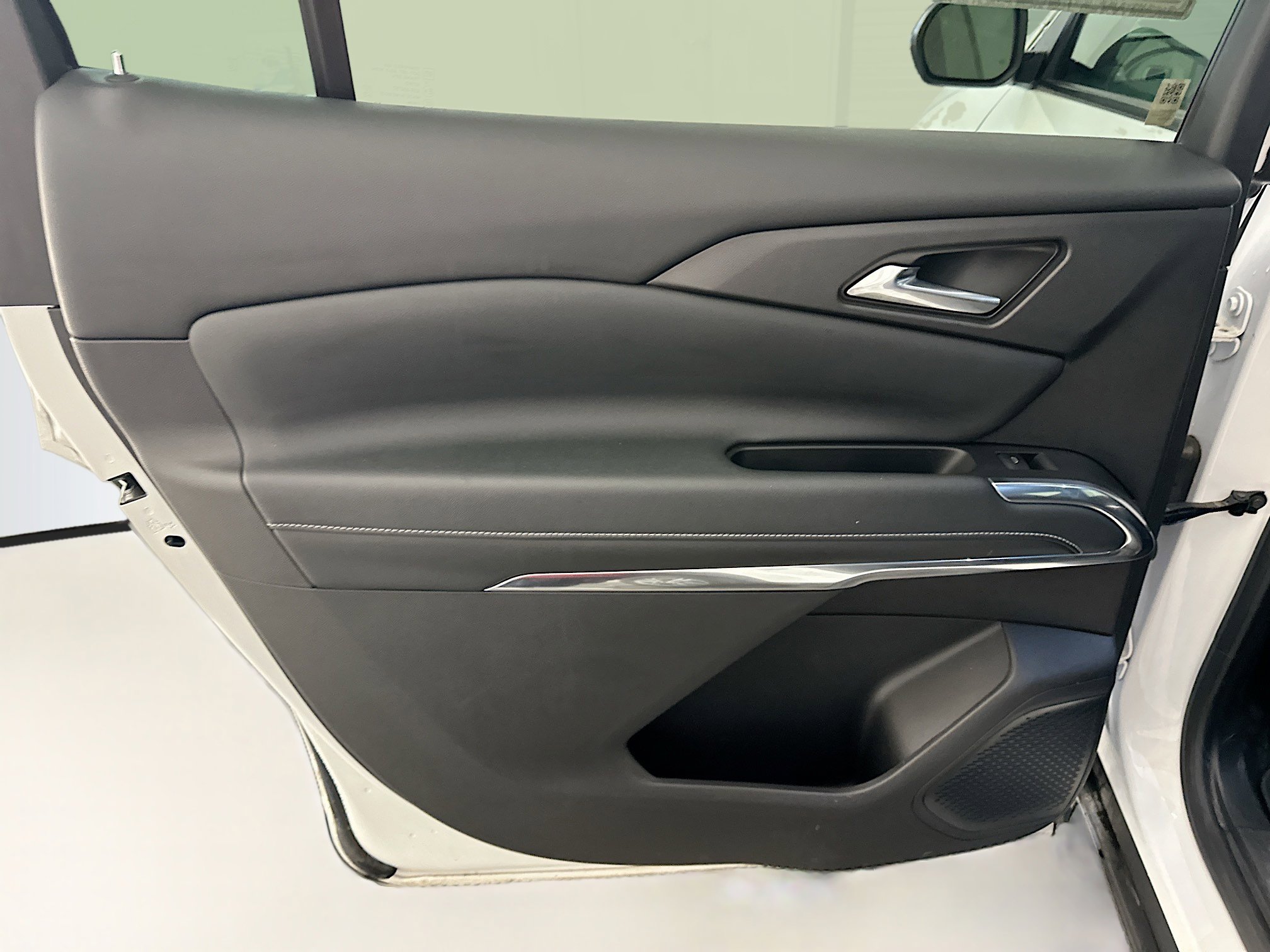 Used 2025 Chevrolet Traverse LT image 27