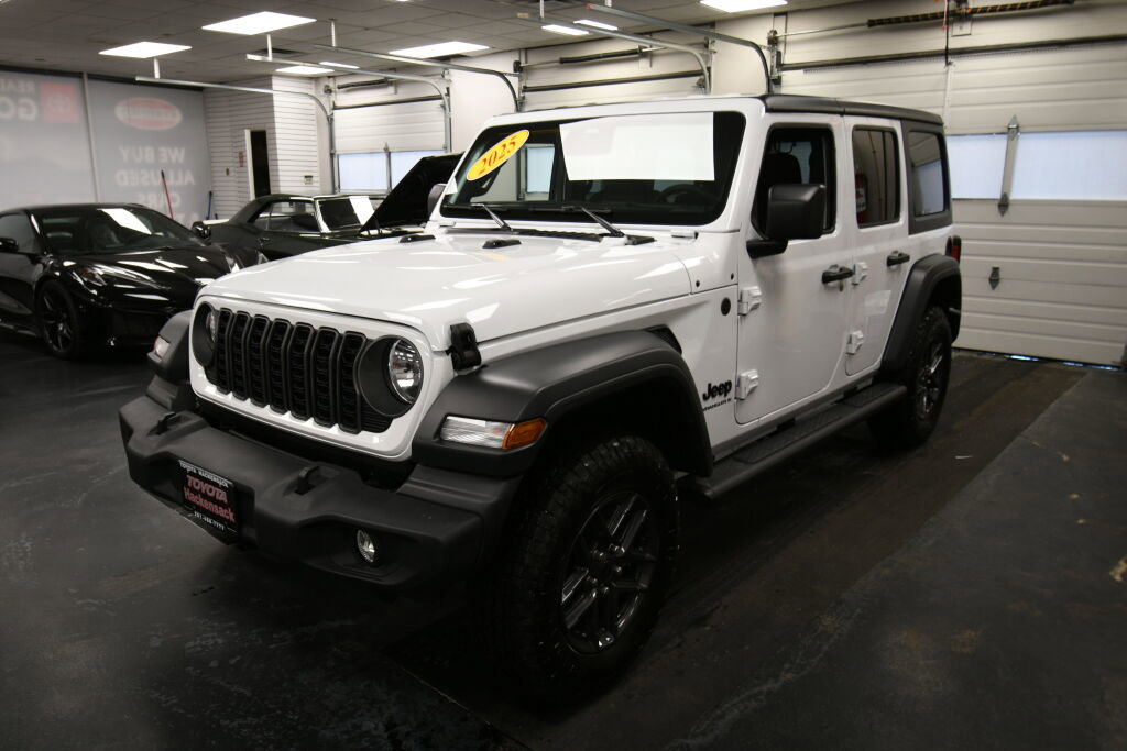 Used 2025 Jeep Wrangler Sport S image 4