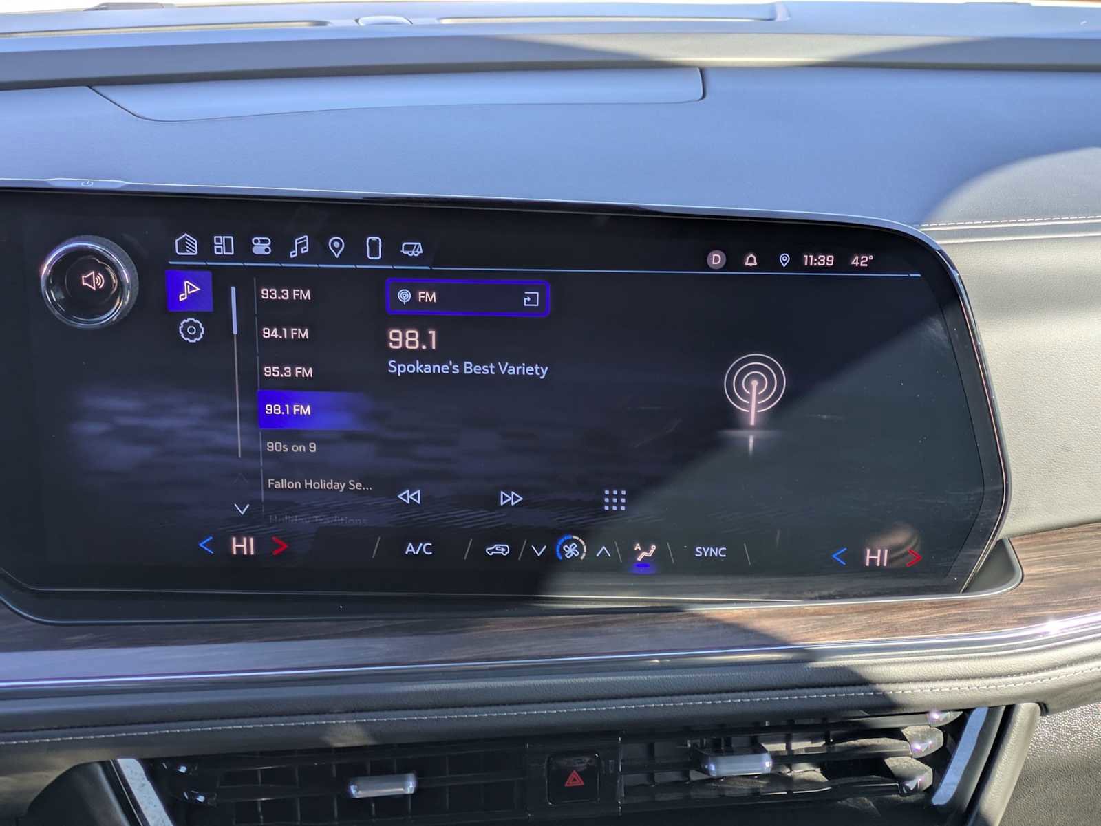 Used 2025 Chevrolet Suburban LS w/ Max Trailering Package image 25