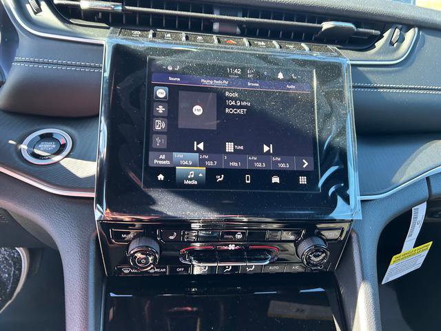 New 2025 Jeep Grand Cherokee Altitude image 12