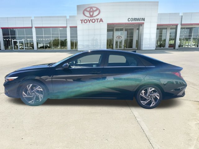 Used 2025 Hyundai Elantra Limited FWD image 2