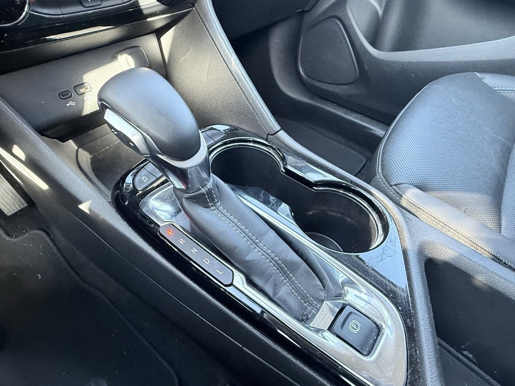 Used 2024 Buick Encore GX Sport Touring image 18