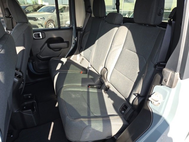 Used 2024 Jeep Gladiator Sport image 37