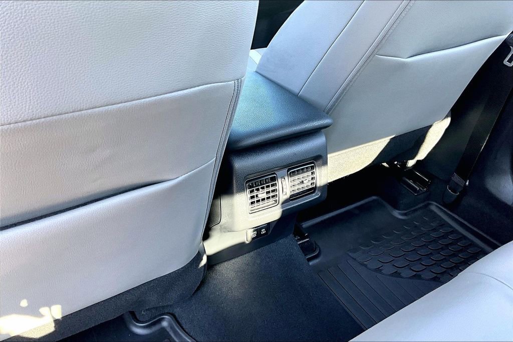 Used 2025 Toyota Camry SE w/ Convenience Package FWD image 10