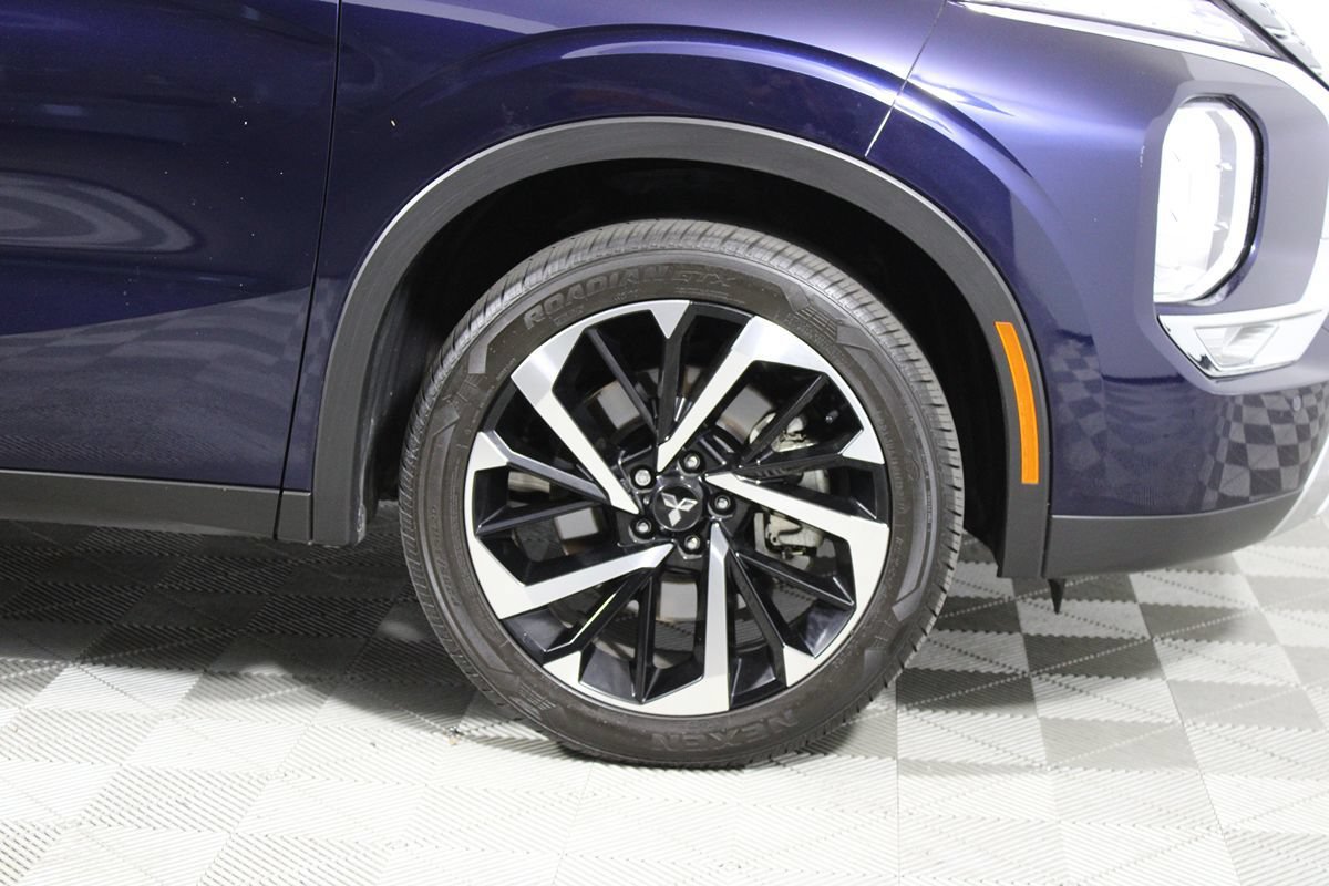 Used 2024 Mitsubishi Outlander SE Black Edition FWD image 50