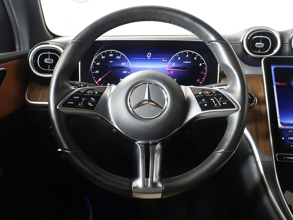 Used 2025 Mercedes-Benz GLC 300 4MATIC image 37