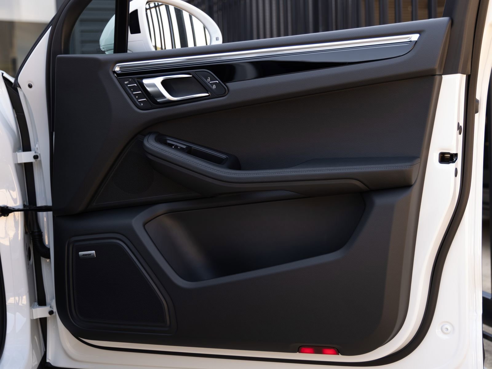 Certified 2026 Porsche Macan AWD/4WD image 32