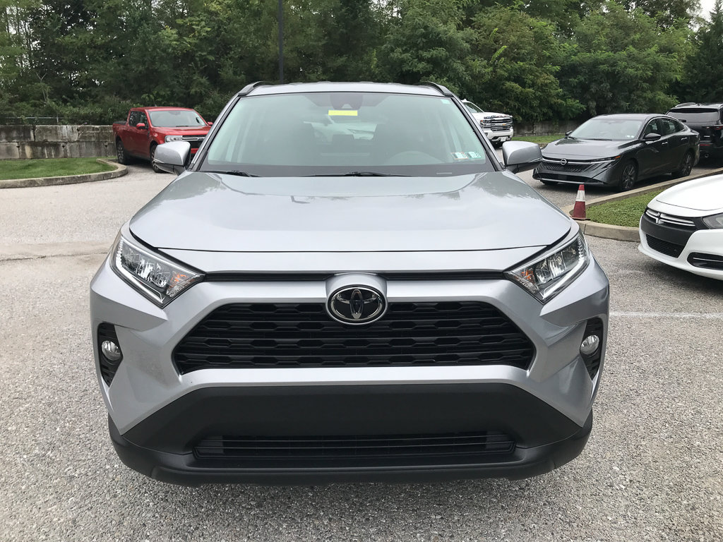 Used 2021 Toyota RAV4 XLE AWD/4WD image 3
