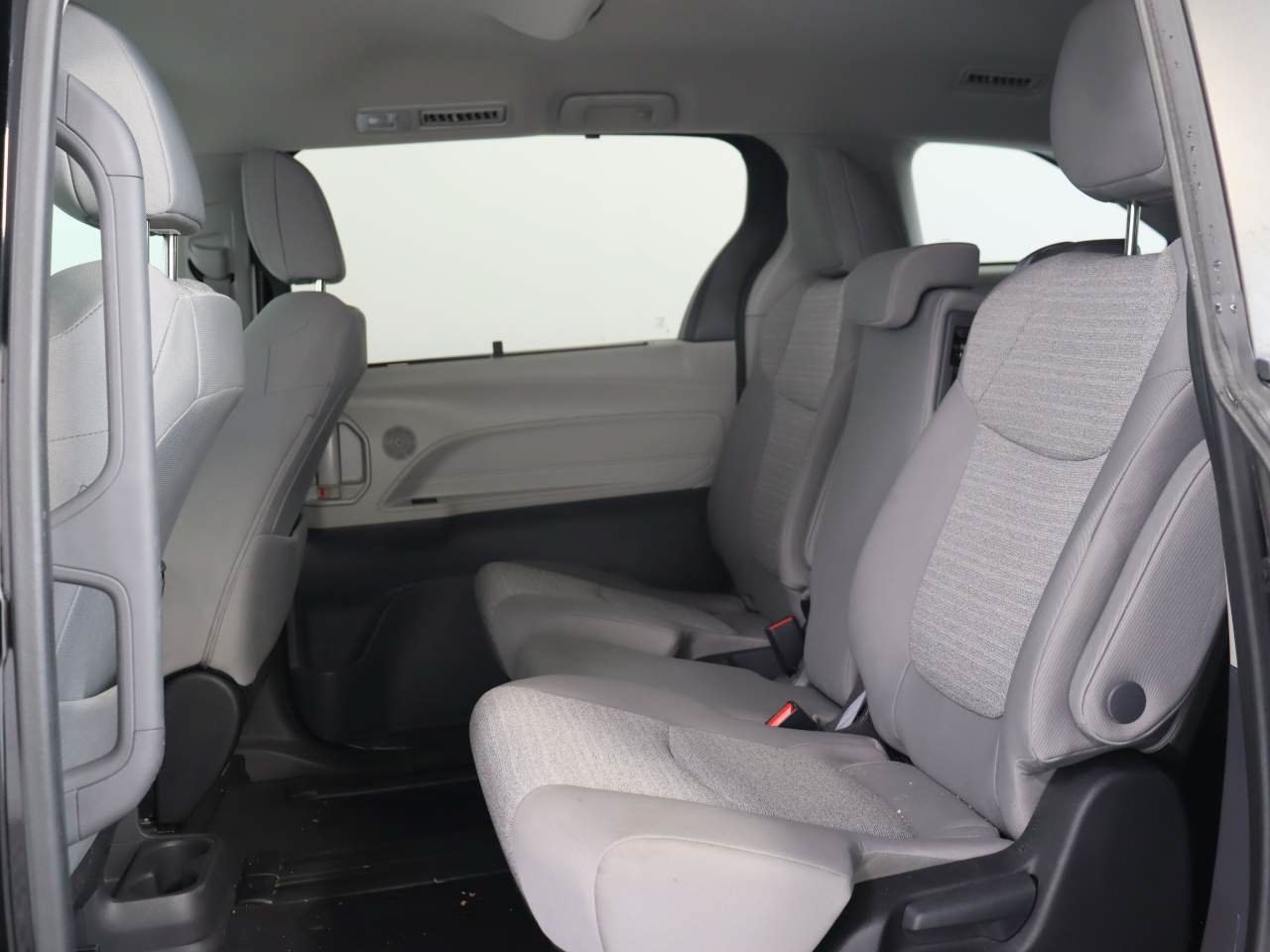 Used 2023 Toyota Sienna LE FWD image 16