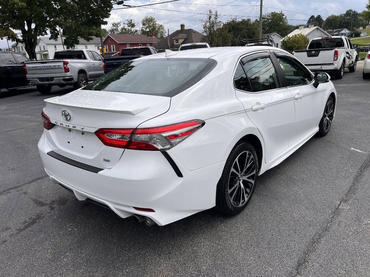 Used 2019 Toyota Camry SE FWD image 5