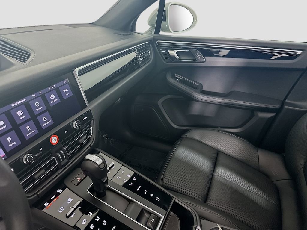Certified 2026 Porsche Macan AWD/4WD image 26