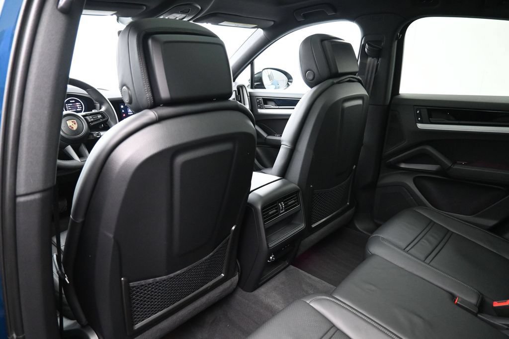 Certified 2025 Porsche Cayenne Coupe AWD/4WD image 8