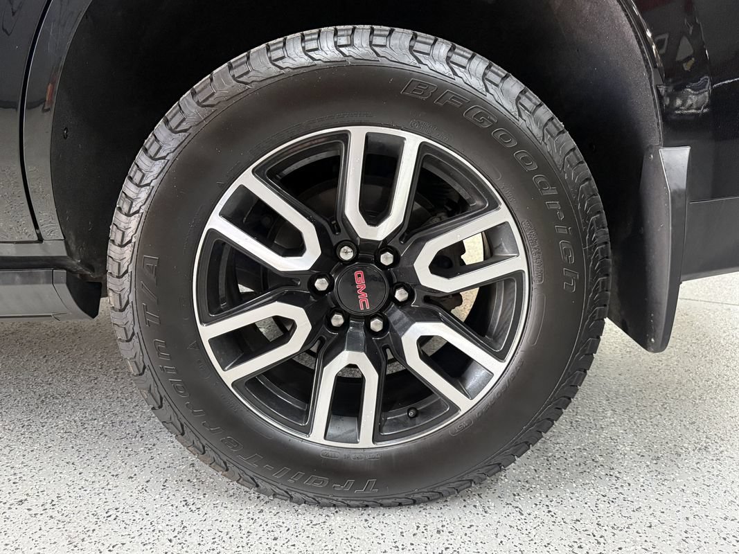 Used 2023 GMC Yukon AT4 w/ Technology Package AWD/4WD image 22