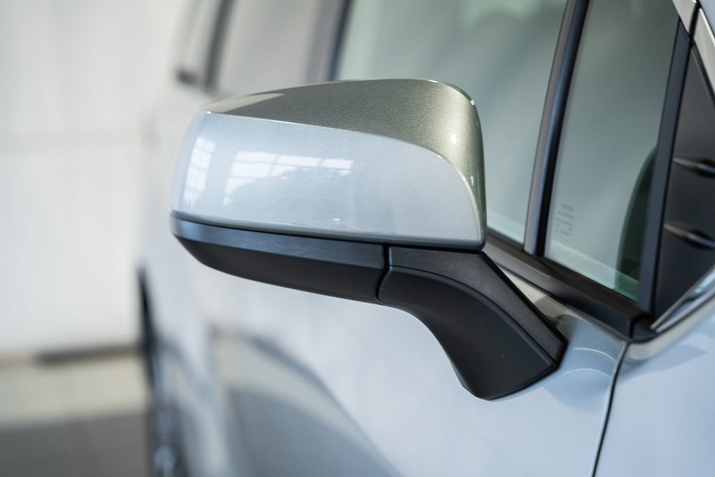 Used 2025 Toyota Sienna LE FWD image 12