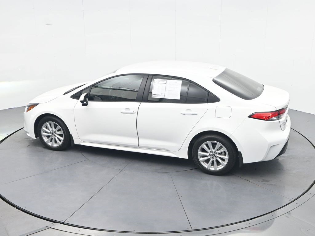 Used 2025 Toyota Corolla LE w/ LE Premium Package FWD image 25