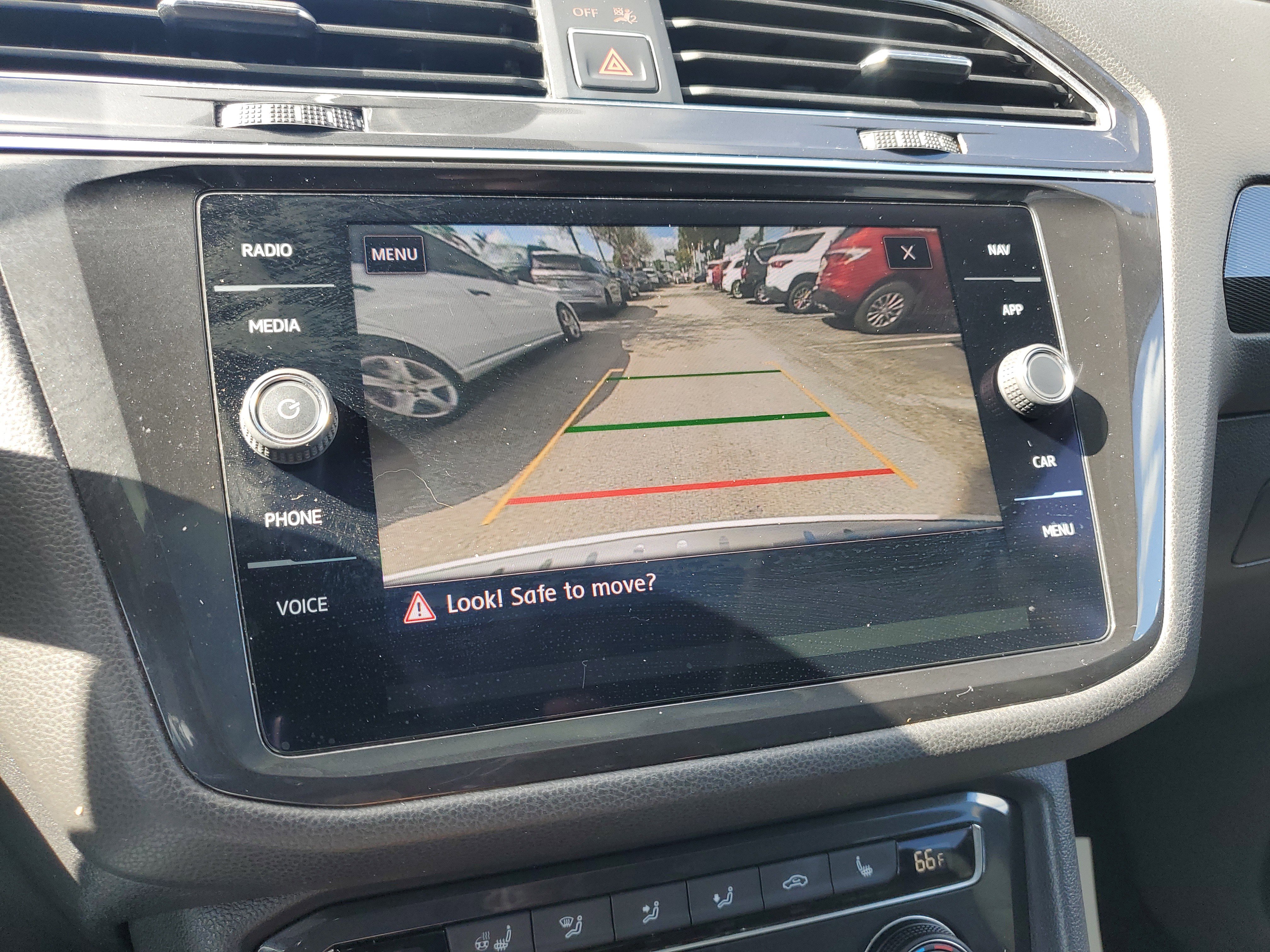 Used 2018 Volkswagen Tiguan SEL Premium image 23