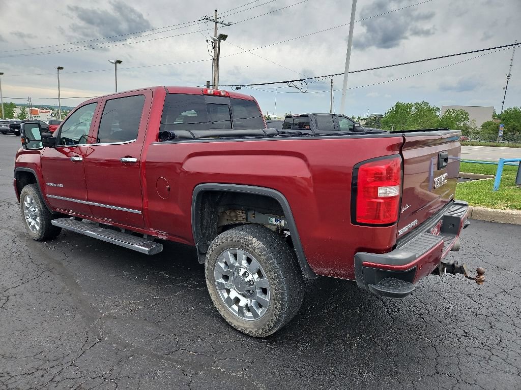 Used 2019 GMC Sierra 2500 Denali w/ Duramax Plus Package AWD/4WD image 9